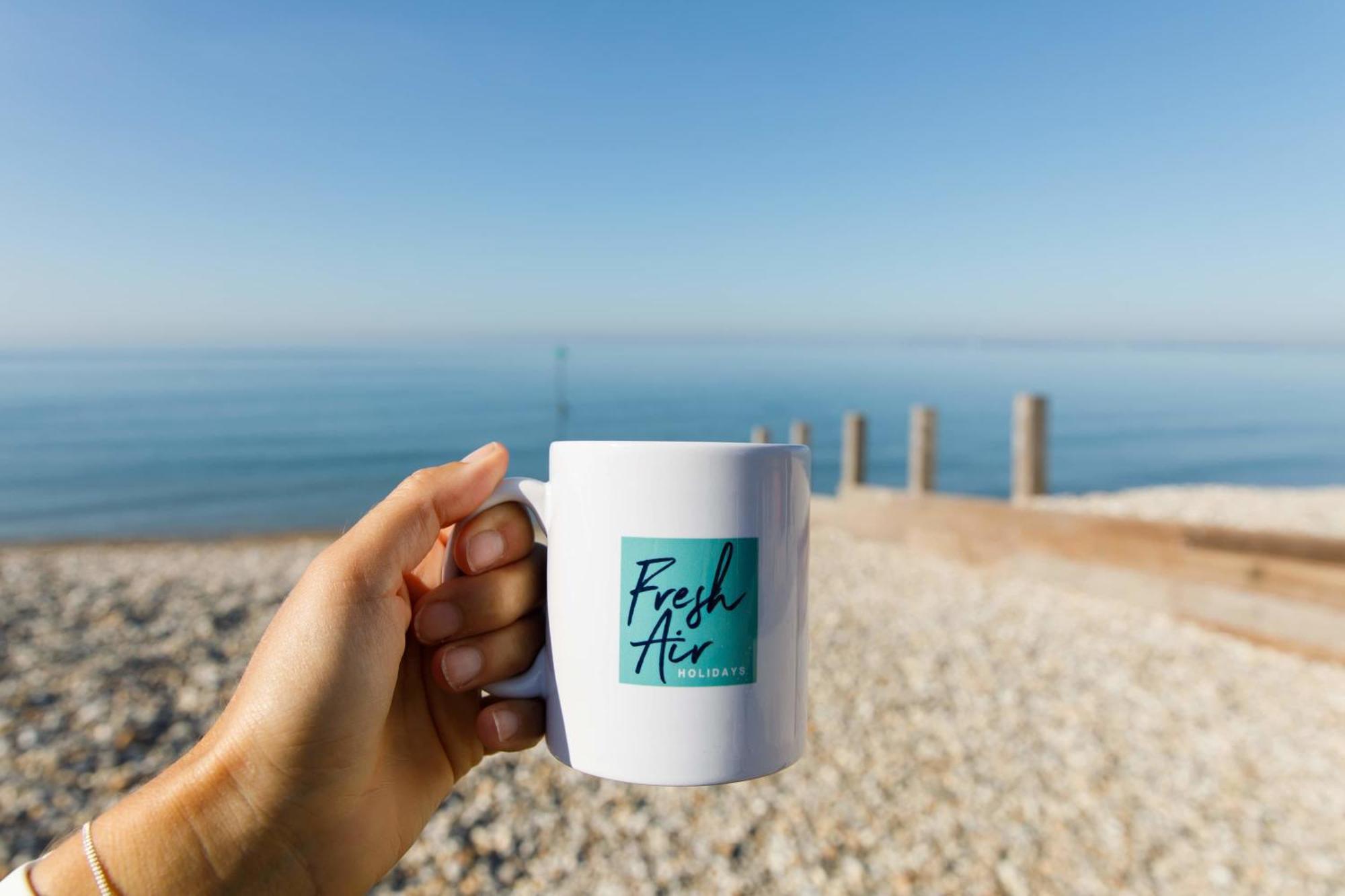 Absolute Beachfront With Decked Garden Oasis And Views Bognor Regis Eksteriør billede
