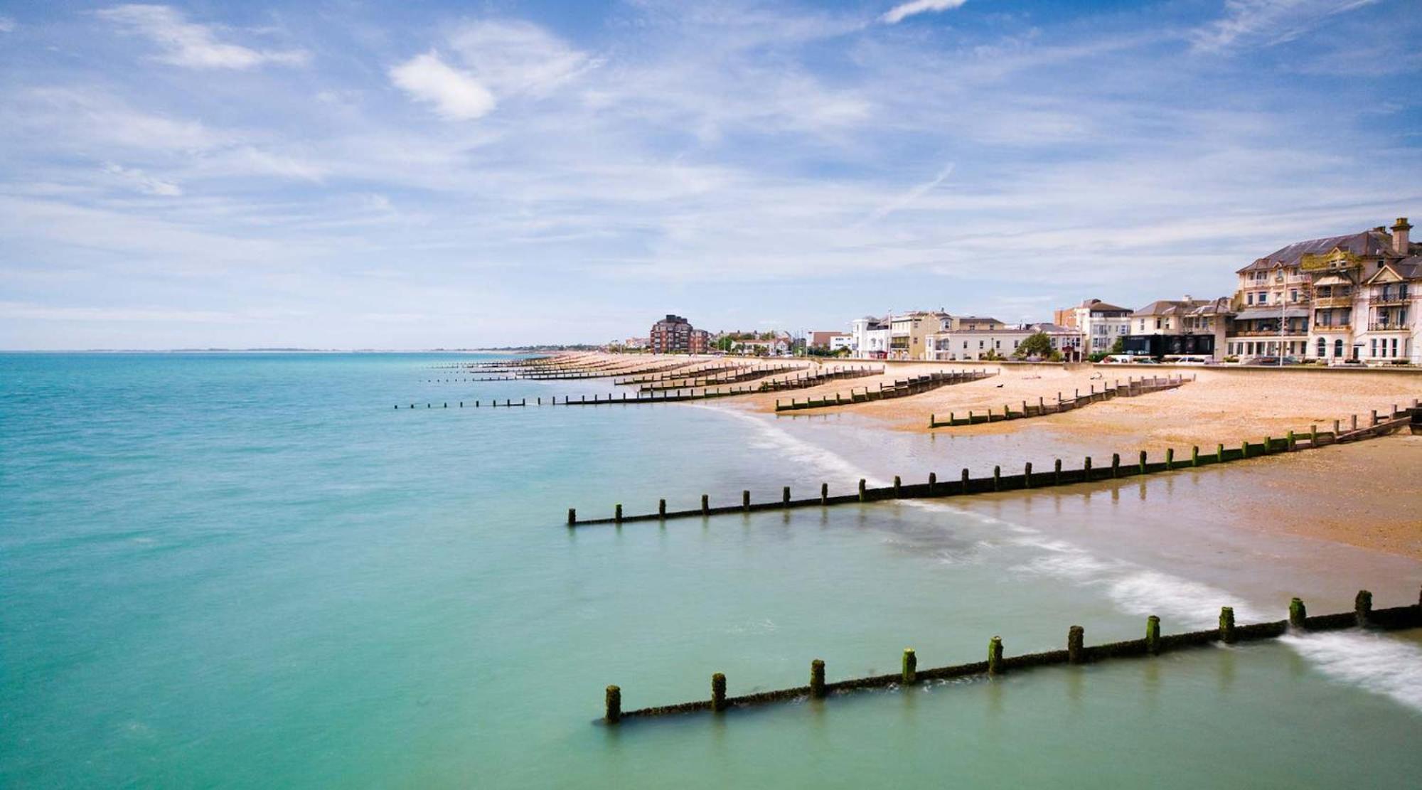 Absolute Beachfront With Decked Garden Oasis And Views Bognor Regis Eksteriør billede