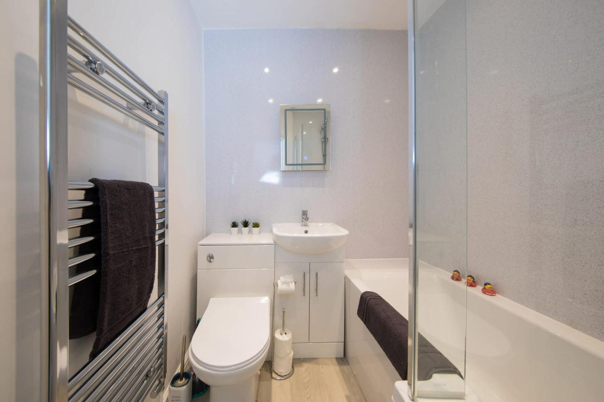 Absolute Beachfront With Decked Garden Oasis And Views Bognor Regis Eksteriør billede