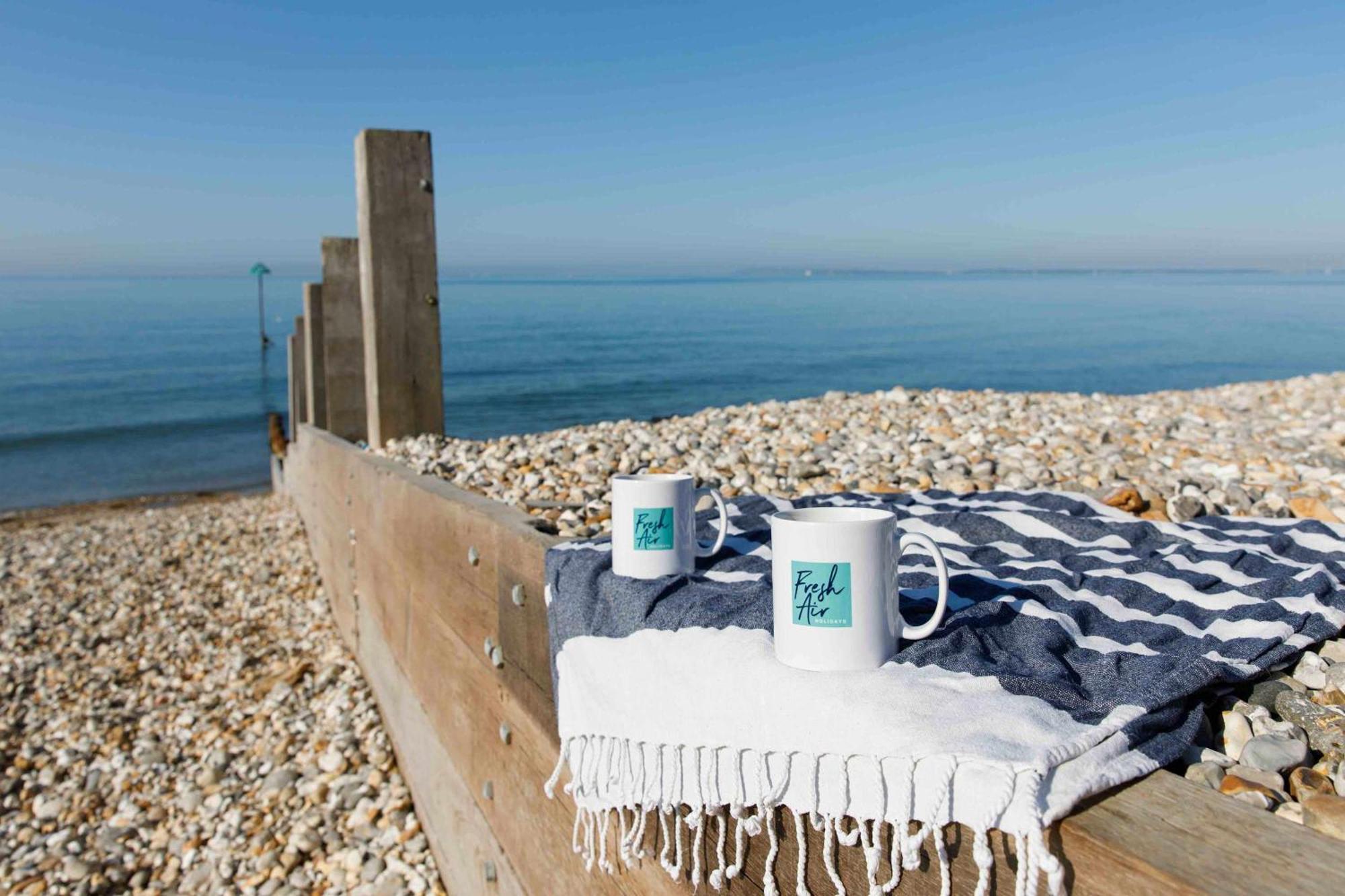 Absolute Beachfront With Decked Garden Oasis And Views Bognor Regis Eksteriør billede