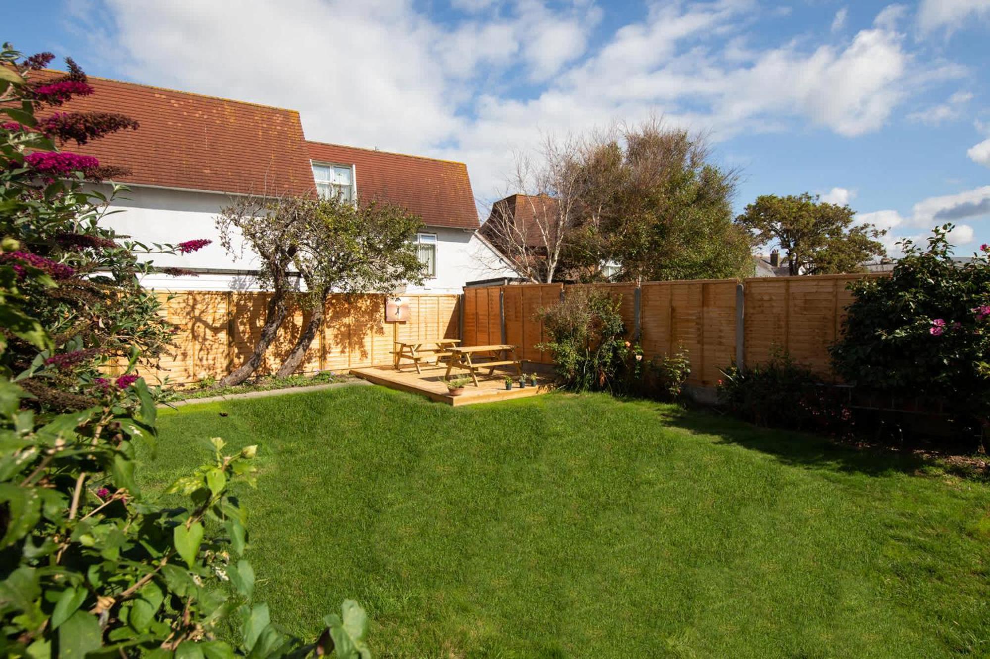 Absolute Beachfront With Decked Garden Oasis And Views Bognor Regis Eksteriør billede