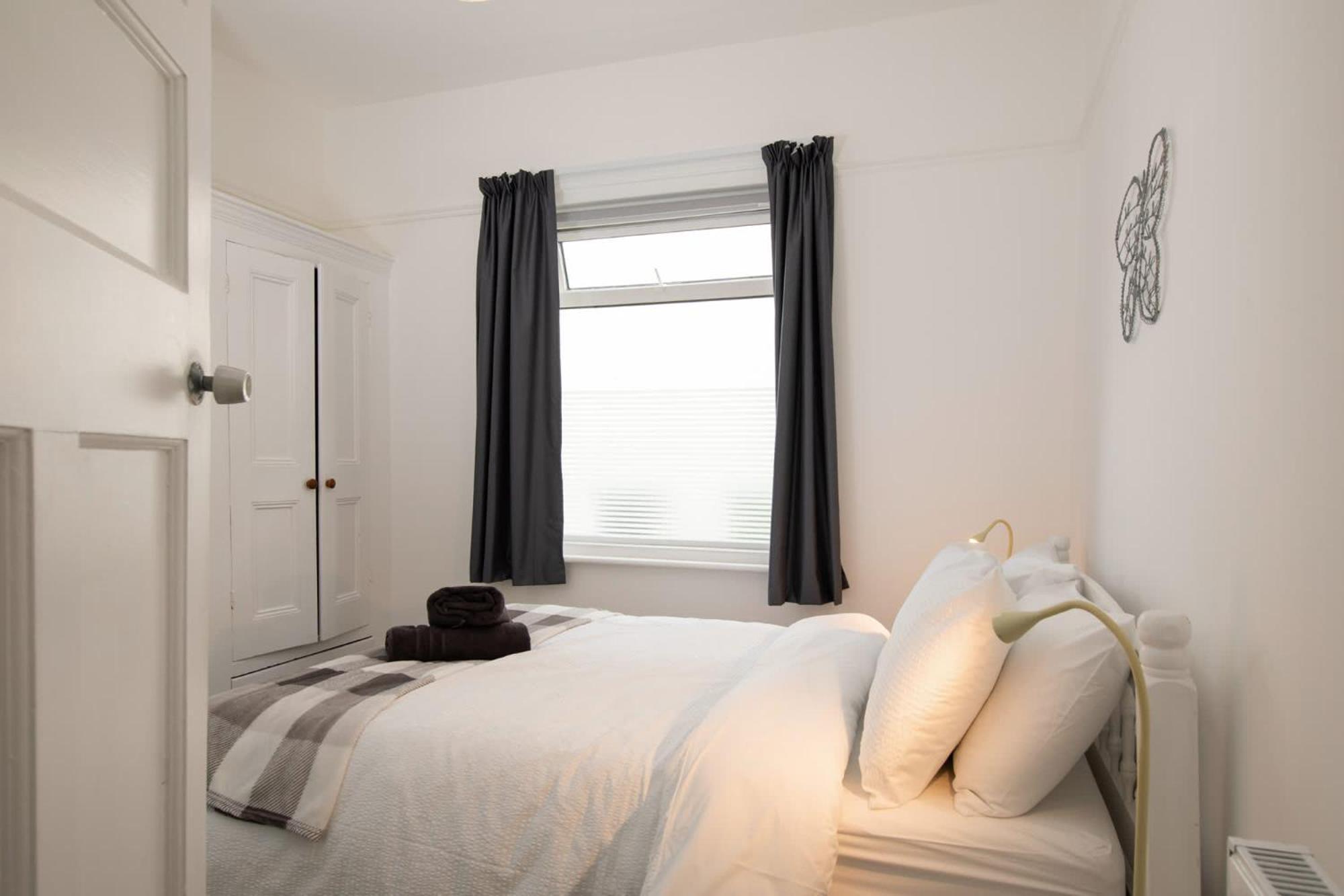 Absolute Beachfront With Decked Garden Oasis And Views Bognor Regis Eksteriør billede