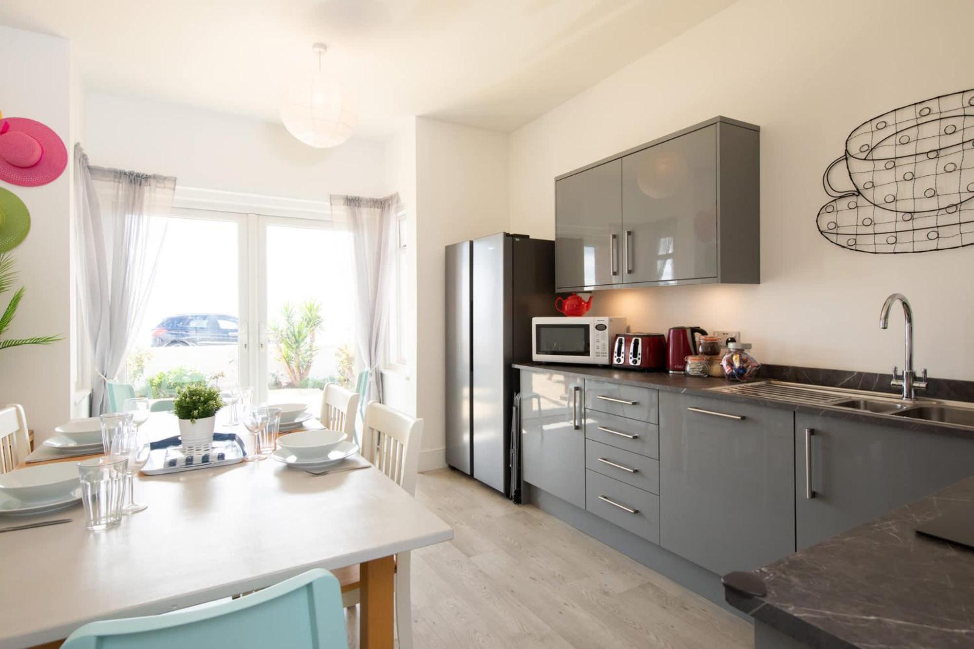 Absolute Beachfront With Decked Garden Oasis And Views Bognor Regis Eksteriør billede