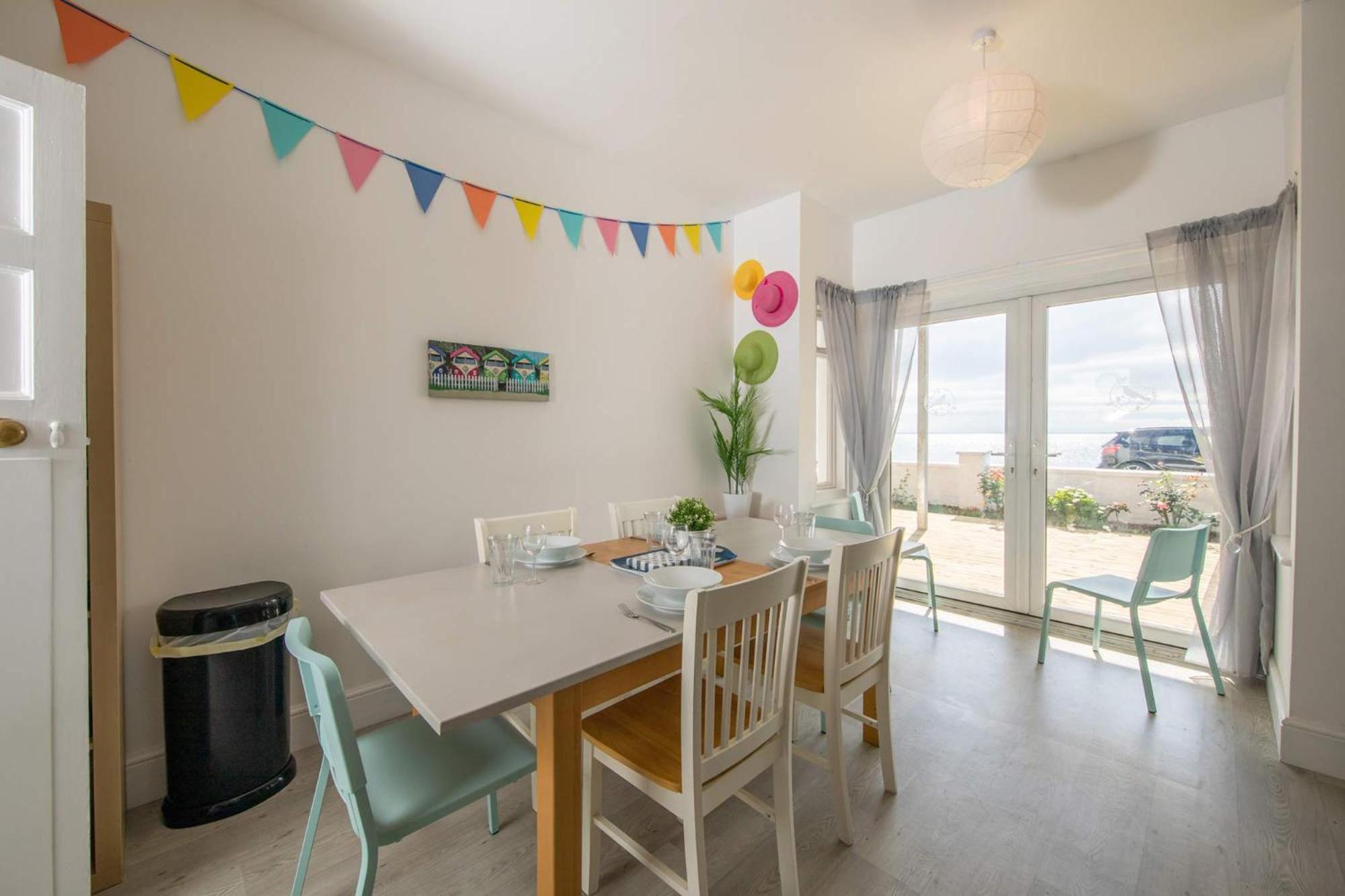 Absolute Beachfront With Decked Garden Oasis And Views Bognor Regis Eksteriør billede