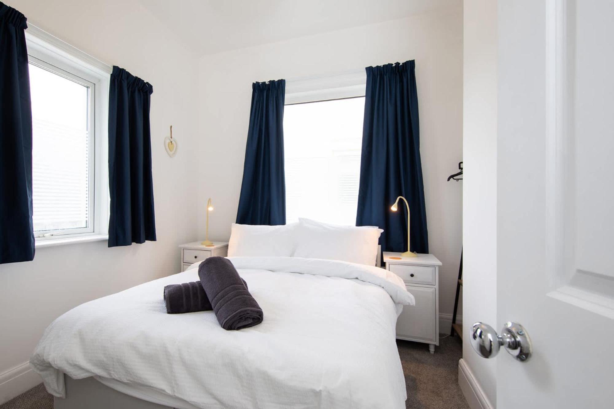 Absolute Beachfront With Decked Garden Oasis And Views Bognor Regis Eksteriør billede